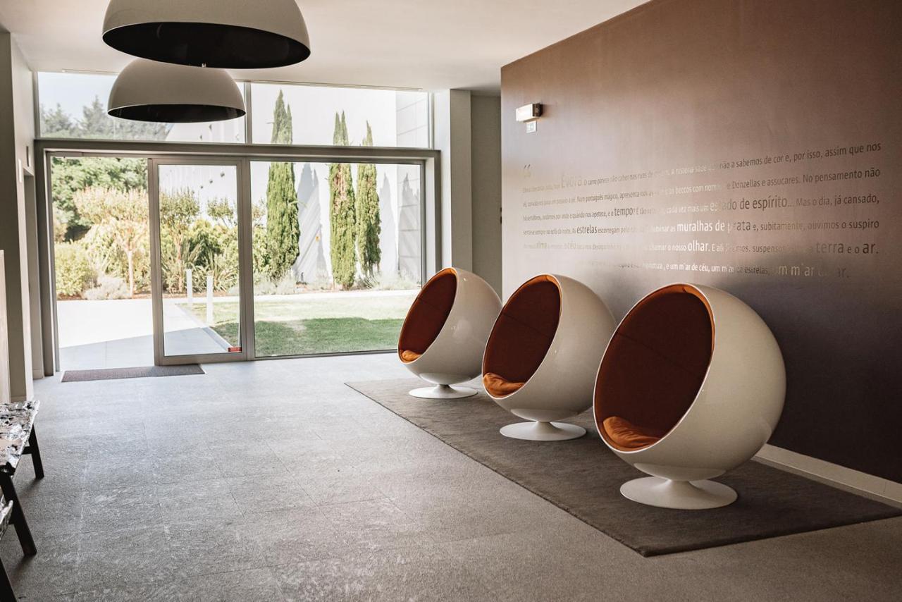 M'Ar De Ar Aqueduto Hotell Évora Eksteriør bilde Ball chairs