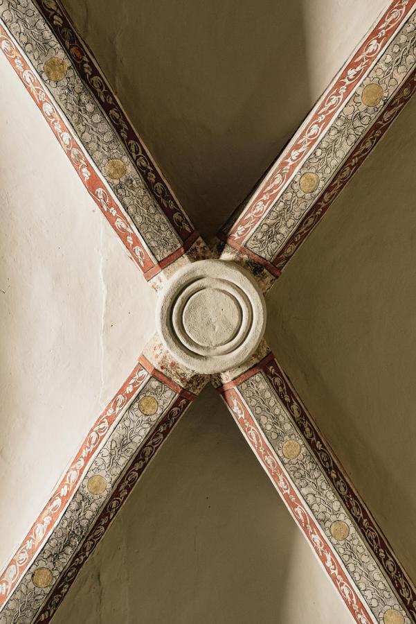 M'Ar De Ar Aqueduto Hotell Évora Eksteriør bilde A ceiling boss in the church of St. Mary the Virgin, in the village of St. Mary's, Isle of Man