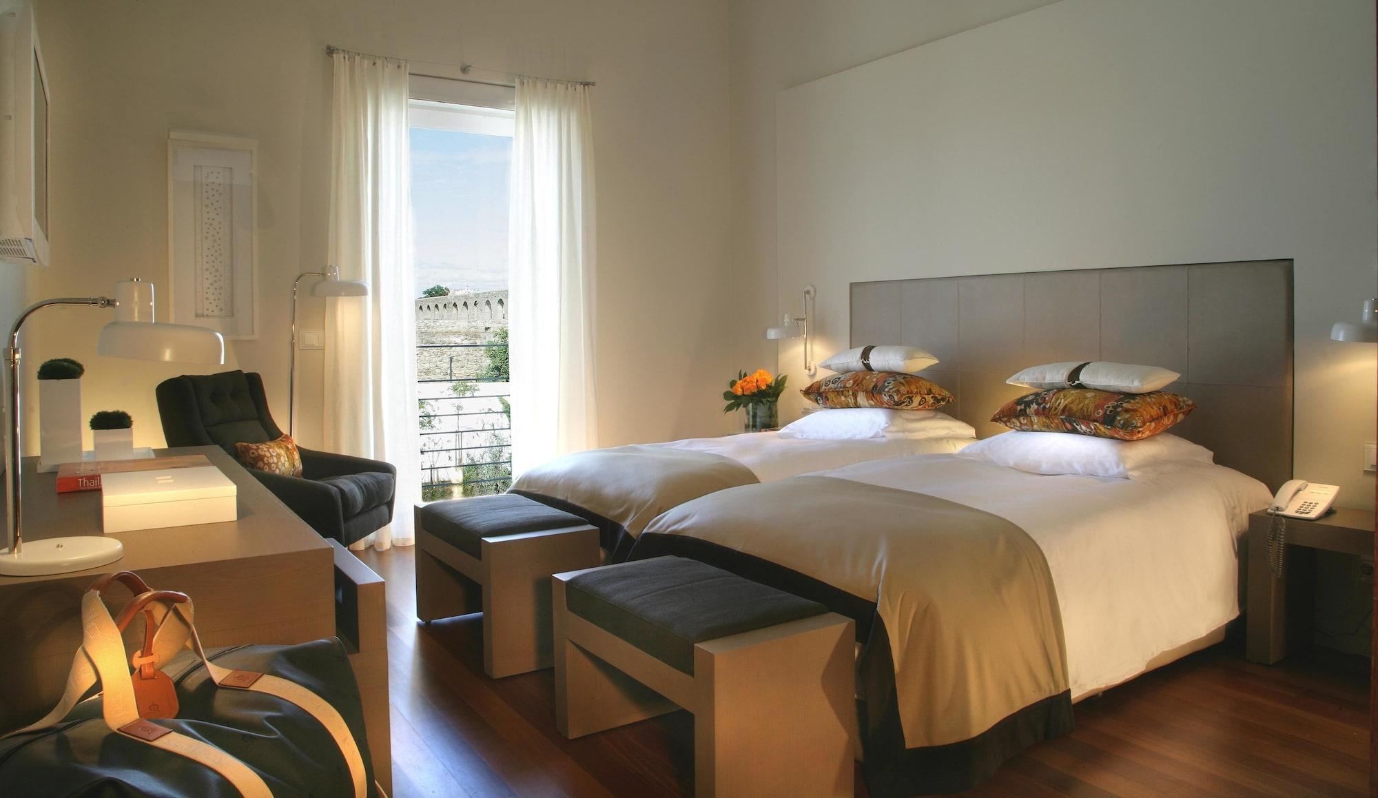 M'Ar De Ar Aqueduto Hotell Évora Eksteriør bilde A room at the Hotel Majestic