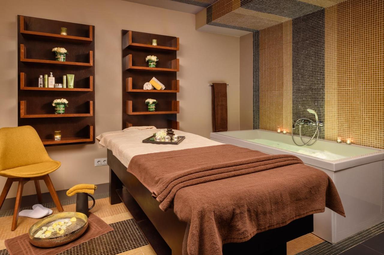 M'Ar De Ar Aqueduto Hotell Évora Eksteriør bilde A treatment room at a spa